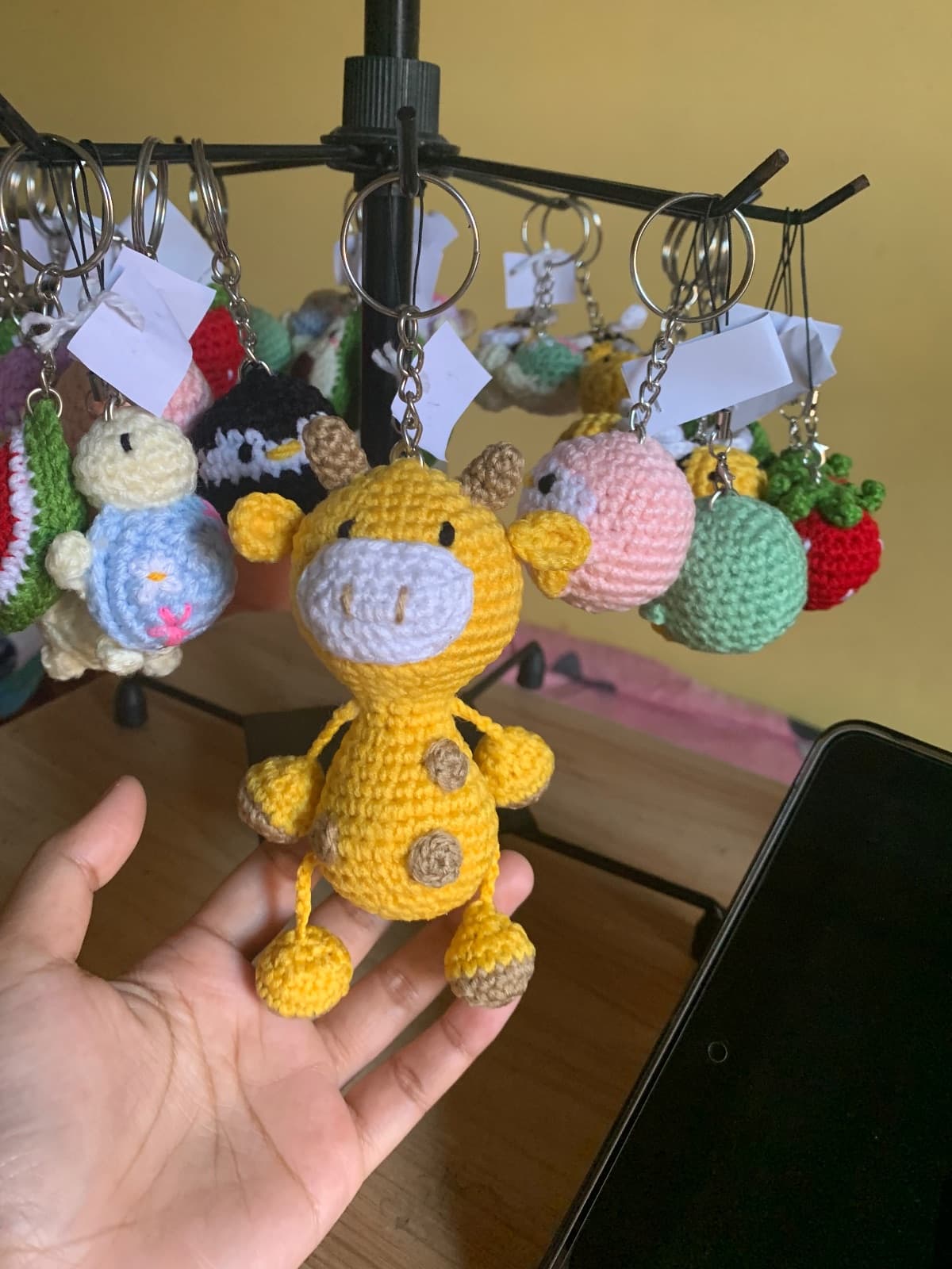Giraffe keychain — 2